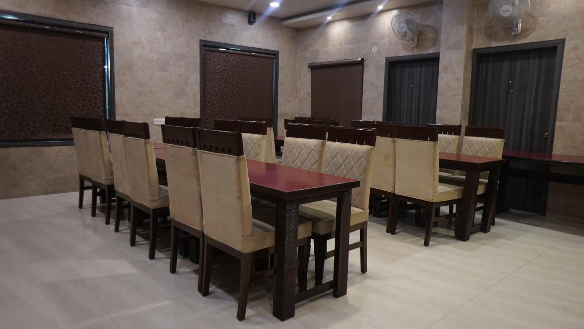 Hotel Park Regency Gorakhpur Eksteriør bilde