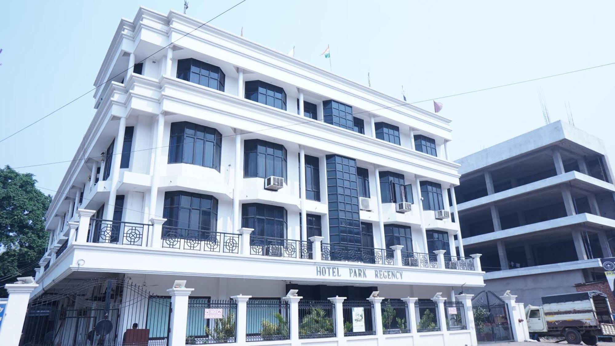 Hotel Park Regency Gorakhpur Eksteriør bilde